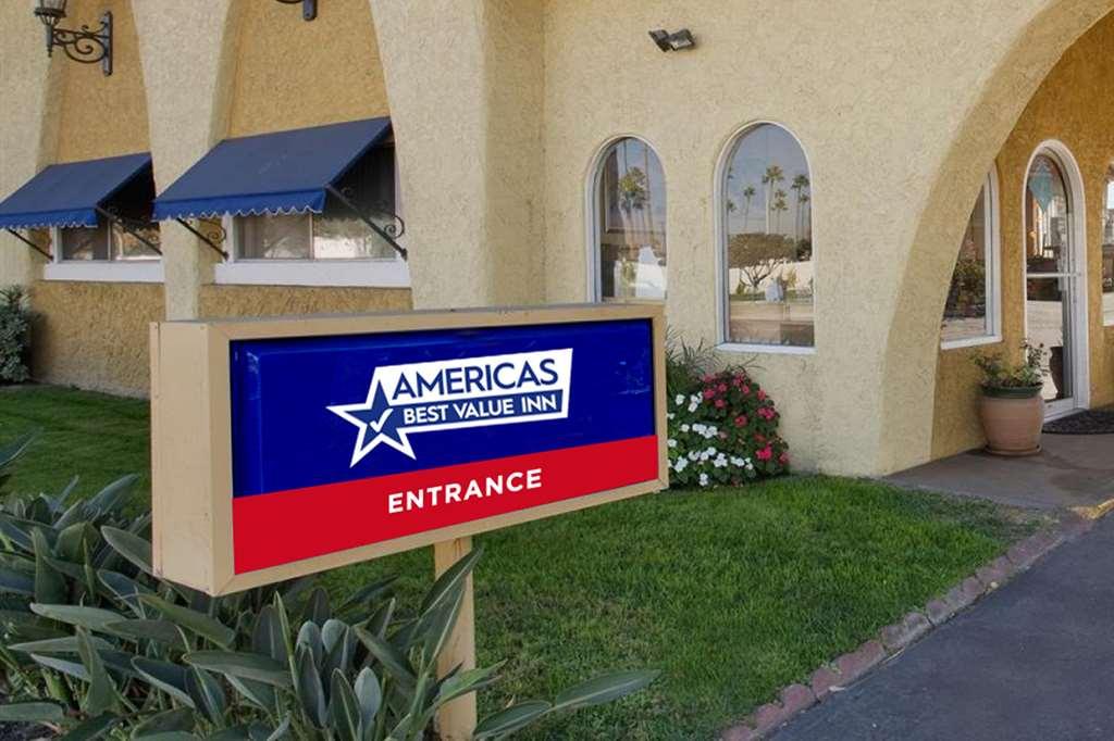 Americas Best Value Inn San Antonio Exterior photo