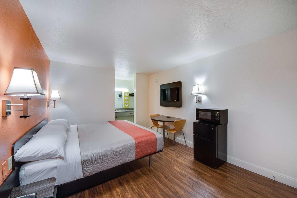 Americas Best Value Inn San Antonio Exterior photo